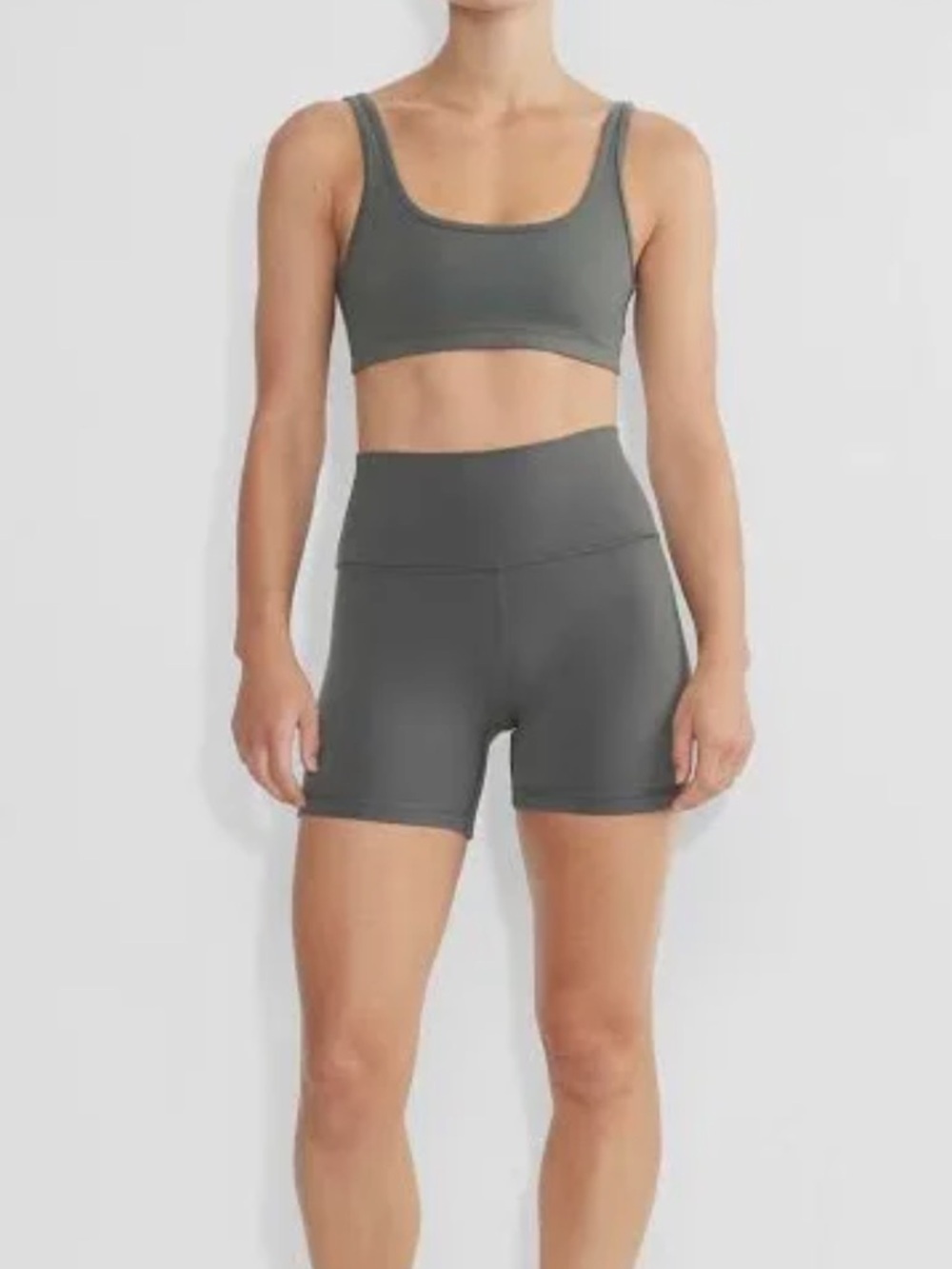 7. NWT TNA Cheeky High Rise 5”